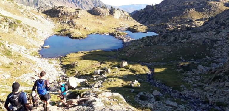 Succession de lacs sur le début du Grand Raid des Pyrénées